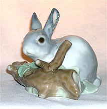 Lladro Figurine - Rabbit Eating - Grey