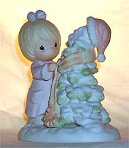 Enesco Precious Moments Figurine - Have A Cozy Country Christmas