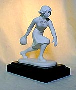 Woman Bowler - Le Of 2500 Gerhard Skrobek Figurine